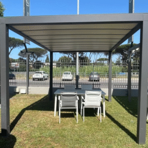 PERGOLA BEACH K ALLUMINIO 126 C/TETTO 300 CM X 400 CM H 240 COL. STRUTTURA GRIGIO ANTR. + TELO BIANCO OPACO + ILLUMINAZIONE LED + N. 02 GRONDA IN ALLUMINIO  ( ART. GBE_A) SU PROG.
